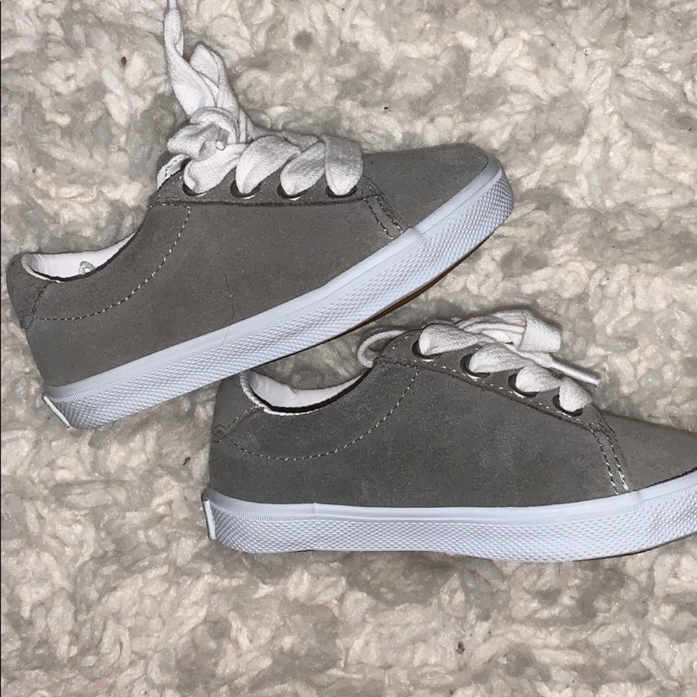 Sneakers - Picture 2 of 4